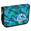 🧊 Školní set Stil Iceboy – cool výbava pro kluky do školy Moderní design Iceboy zaujme každého kluka, který chce být ve škole nepřehlédnutelný. Tento kvalitní školní set spojuje atraktivní vzhled s důrazem na pohodlí a zdravé nošení. 🎒 Lehká ergonomická aktovka pro každý den vhodná pro děti s výškou cca 120–135 cm hmotnost cca 1,1 kg – ideální pro malé školáky objem 18 l a nosnost až 10 kg rozměry: výška 40 cm, šířka 30 cm, hloubka 23 cm ✔️ 3D anatomicky tvarovaná záda kopírují páteř ✔️ prodyšné polstrování pro pohodlné nošení ✔️ hrudní pás + odnímatelný bederní pás pro stabilitu ✔️ magnetické zapínání OSMAR – snadné otevírání 🛡️ Bezpečnost a odolnost na prvním místě reflexní prvky ze všech stran pro lepší viditelnost vodoodpudivý materiál chrání obsah aktovky pevné voděodolné dno s plastovými nožičkami boční kapsy na láhev nebo deštník termo kapsa na svačinu 📚 Praktické vnitřní uspořádání prostorná hlavní komora s přepážkou na učebnice kapsička na drobnosti + kroužek na klíče jmenovka uvnitř aktovky kapsa ve víku na rozvrh hodin 🔥 Moderní design Iceboy výrazný klučičí motiv v „cool“ stylu chlupatý přívěsek ve tvaru srdce (oblíbený detail i u kluků jako maskot) vyměnitelná aplikace na suchý zip ✏️ Penál a sáček jako praktický doplněk jednopatrový penál se dvěma chlopněmi (19,5 × 13,5 × 4,5 cm) dostatek prostoru pro školní potřeby pevný sáček na přezůvky (44 × 32 cm) 🩺 Ověřeno odborníky Školní aktovky Stil jsou certifikované a ověřené lékaři – podporují zdravý vývoj zad a správné držení těla. 🎁 Ideální školní set pro prvňáčky Stil Iceboy je skvělá volba pro kluky, kteří chtějí kvalitní, pohodlný a moderní školní set do 1.–3. třídy. 2